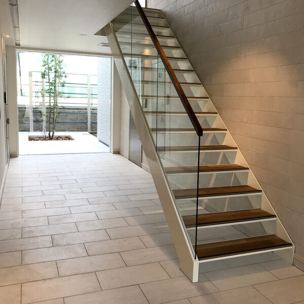 埼玉県 集合住宅 屋内階段